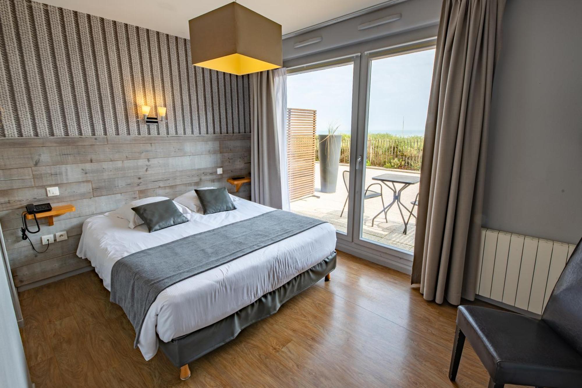 Logis- Hotel De La Baie De Wissant & Appartements Екстер'єр фото